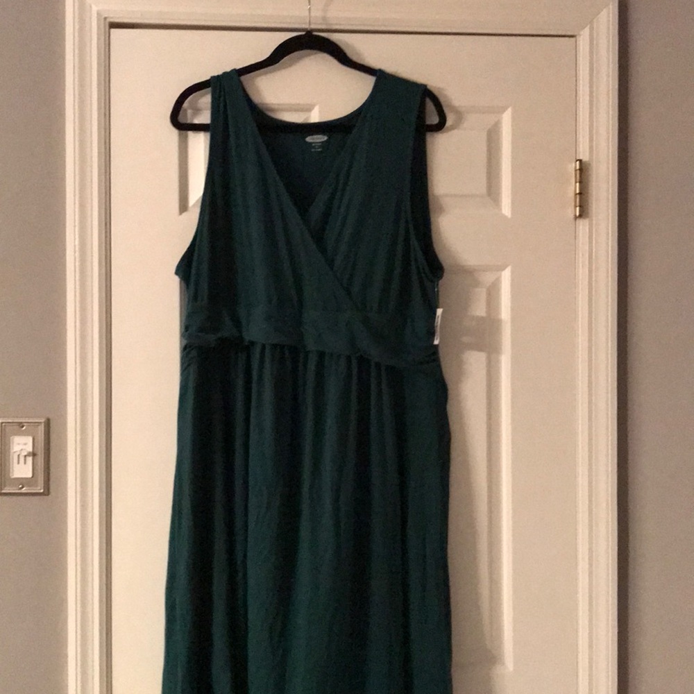 Maternity - Sleeveless v-neck dress